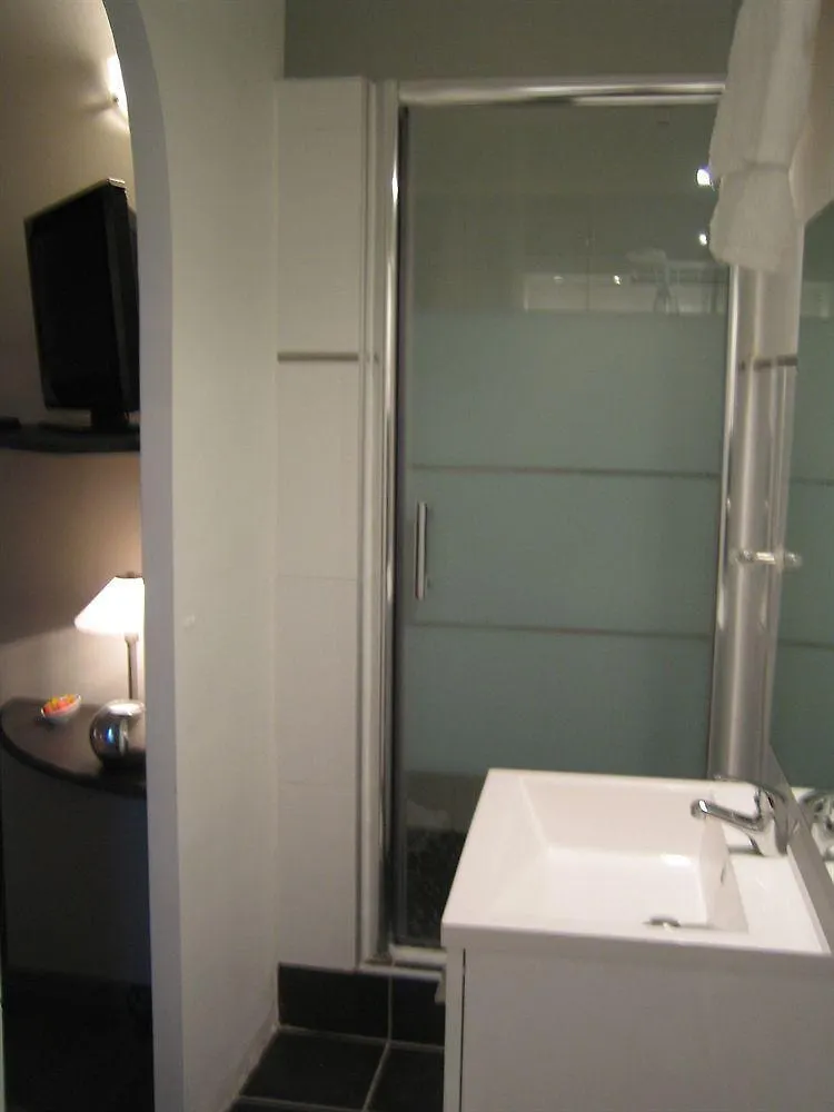 **  Hotel L'Eau Des Collines France